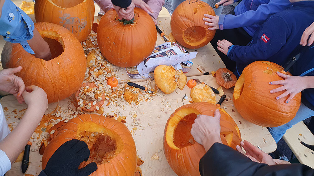 Halloween Kürbisschnitzen