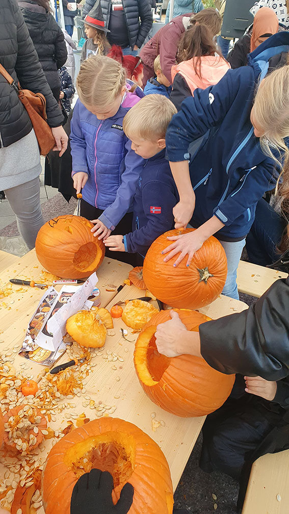 Halloween Kürbisschnitzen
